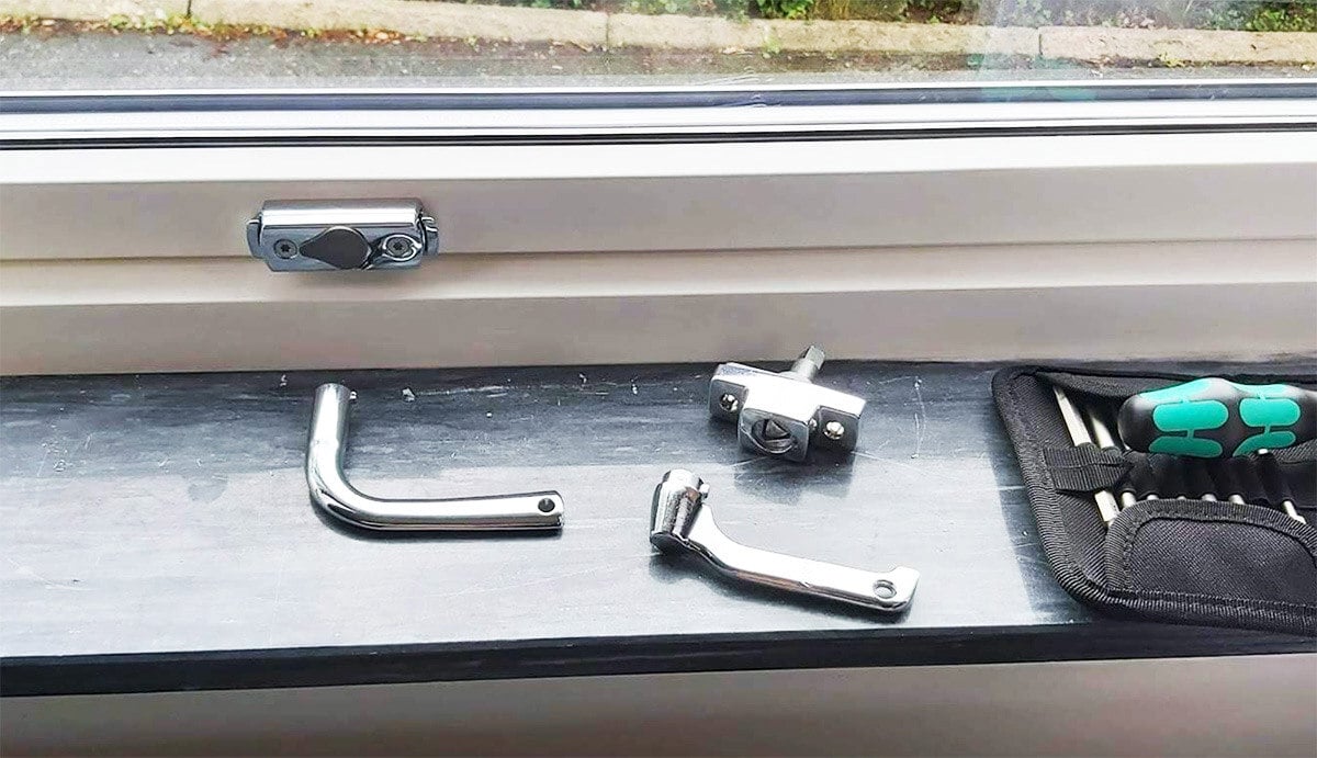 safety-window-handle